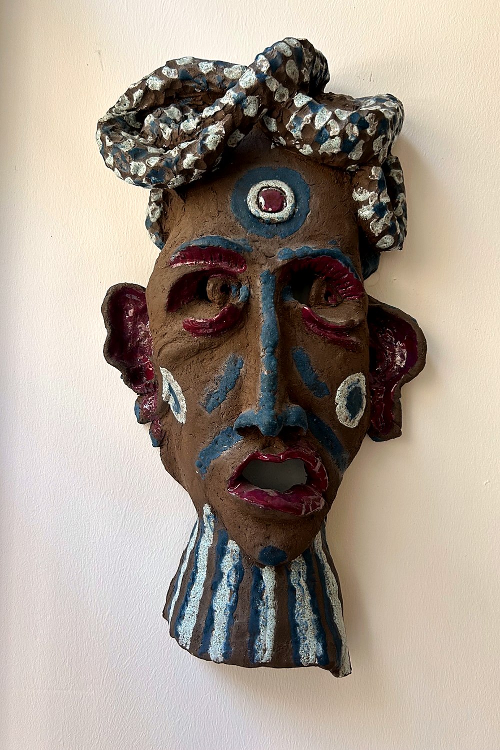Kuratiertes Kunstobjekt (Keramik) im Kunstgeschäft von 20blue.arts, Kolonnadenstraße Leipzig